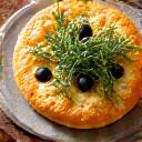 Focaccia mit Kräutern und Oliven